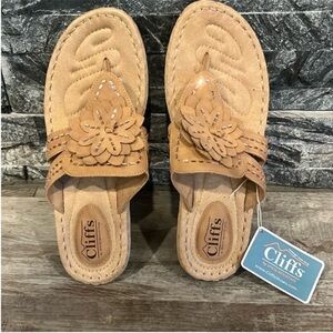 NWT Cliffs by White Mountain Tan Floral Suede Slide Sandals Size 10